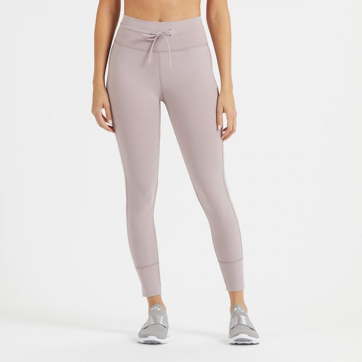 Vuori Clothing Review… The Daily leggings and the real star ⭐️ of the